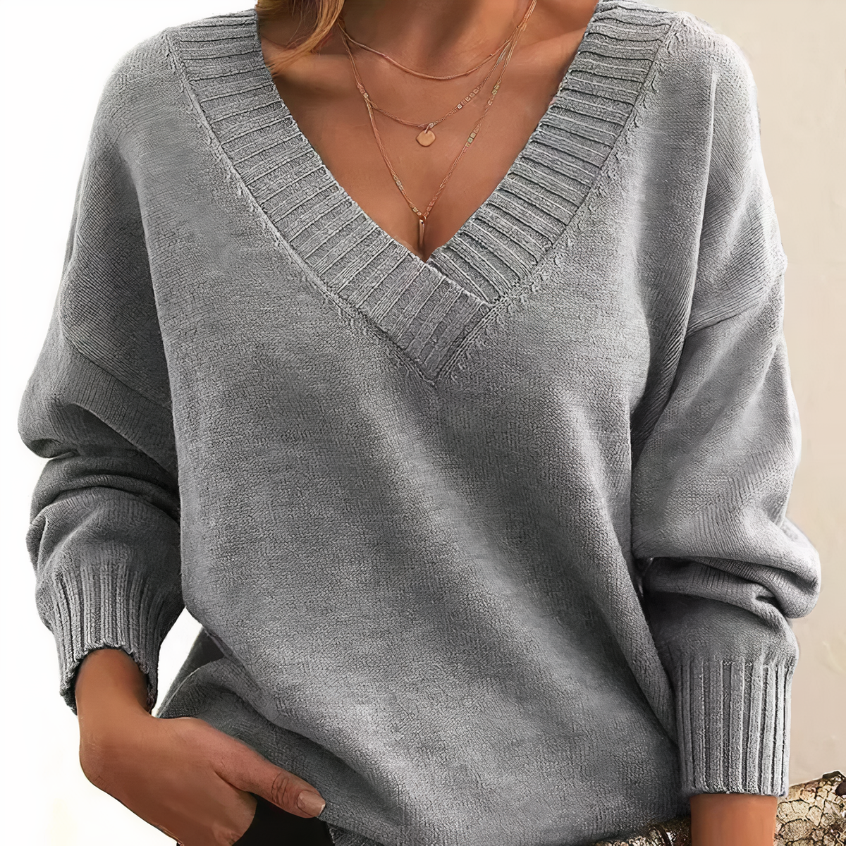 Light grey cashmere V-neck sweater with ribbed cuffs and relaxed balloon sleeves