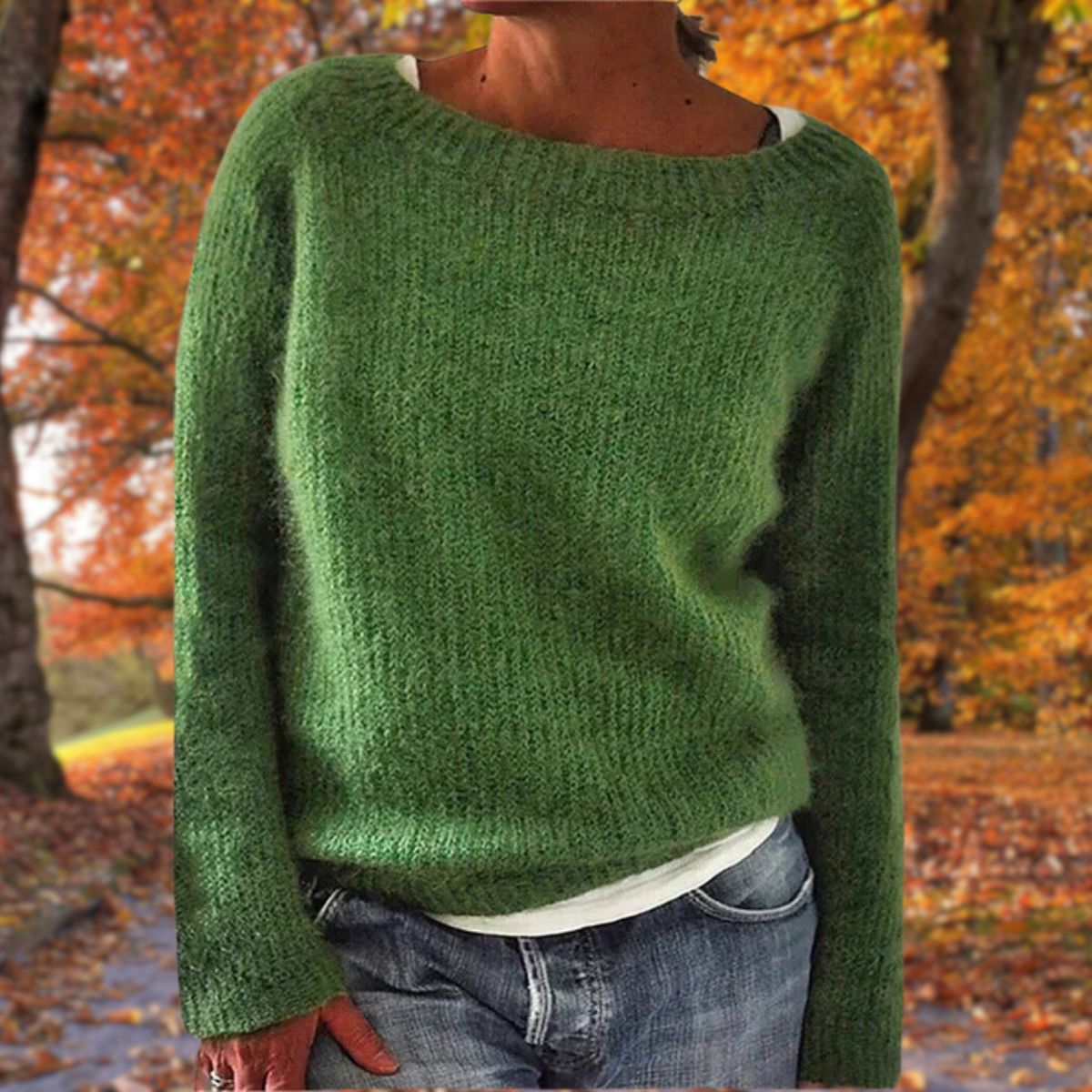 Green women’s merino wool crewneck knit sweater, relaxed fit, long sleeves