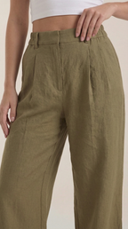 High-rise pleated wide-leg pants in olive green with elastic waist and front pleats