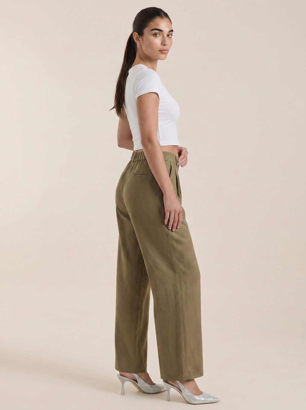 Pleated high-rise wide-leg pants in dark green, relaxed silhouette and wide straight legs